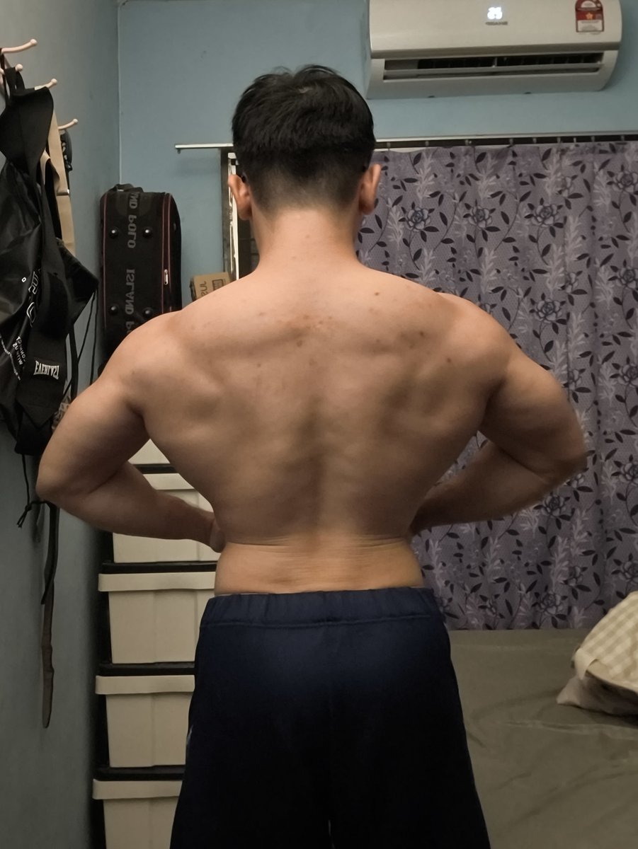 Baggins013's tweet photo. Wake me up when biceptember ends 💪 (ft. Lat spread) https://t.co/bB2Kr1pjAa