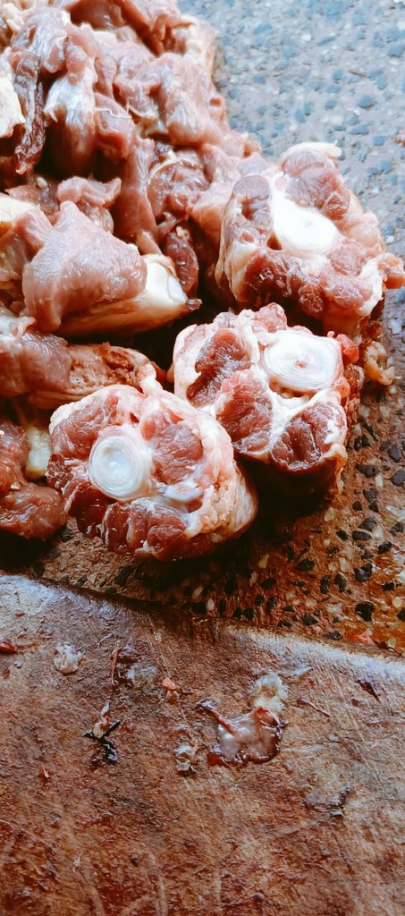 001__Eric's tweet photo. 📍 📍 Burma meat market plug wholesalers

Dealing with; per kg

1. Meat on bone @ ksh 750
2. Steak.               @ ksh  800
3. Beef fillets.     @ ksh 1500
4. Ossubucco.    @ ksh 650
5. Minced meat. @ ksh 650
6. Oxtails.              @ ksh 350
7. Camel bones.    @ ksh 350
 PAD ✅