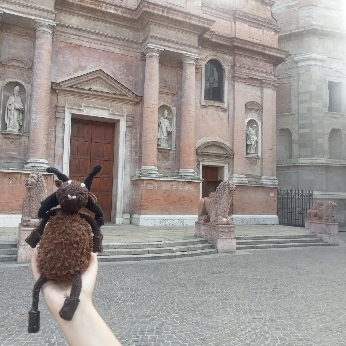 MLProduce's tweet photo. Magnus on his travels again……he’s in Reggio Emilia in Italy!

He was made by one of our lovely customers who lives in Italy but regularly visits the IOM. She’s an excellent knitter &amp; Magnus was made using our single ply- absolutely stunning 

#magnustravels #manxloaghtan #IOM https://t.co/lgojRjthfP