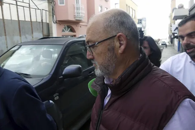 veintimillapie's tweet photo. La jueza envía a juicio a Tito Berni ex diputado socialista, a su sobrino y 12 acusados más por el 'caso Mediador'
La Fiscalía pidió en junio ocho años de cárcel para el ex diputado del PSOE por cohecho continuado y pertenencia a grupo criminal https://t.co/KagpJthVvx