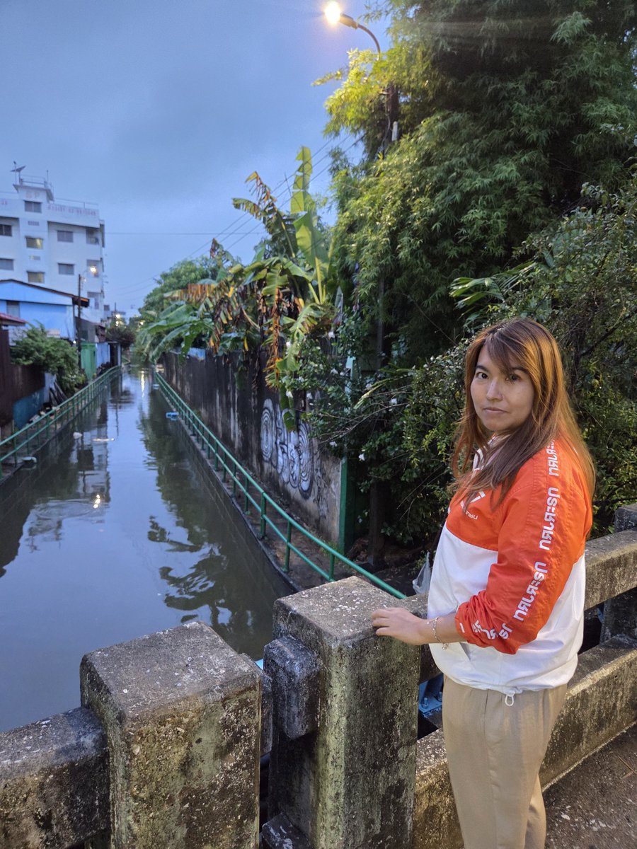 LGinlove's tweet photo. ลงพื้นที่ติดตามสถานการณ์ฝนตกต่อเนื่อง ในพื้นที่เขตภาษีเจริญ และได้ทำการประสานขอความร่วมมือสำนักงานเขตภาษีเจริญให้เตรียมความพร้อมติดตั้งเครื่องสูบน้ำบริเวณจุดต่างๆในเขตภาษีเจริญค่ะ 
#สสลูกเกดปวิตรา 
#พรรคประชาชน https://t.co/Iv432Wpx20