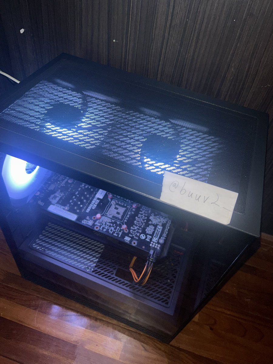 buuv2_'s tweet photo. 安くで売ります‼️
バリバリ現役ハイスペPC

コード等付属品付き､届いたらすぐ起動可能

気になる人DMお願いします！
 #ゲーミングPC  #セール https://t.co/urpISTxFj1