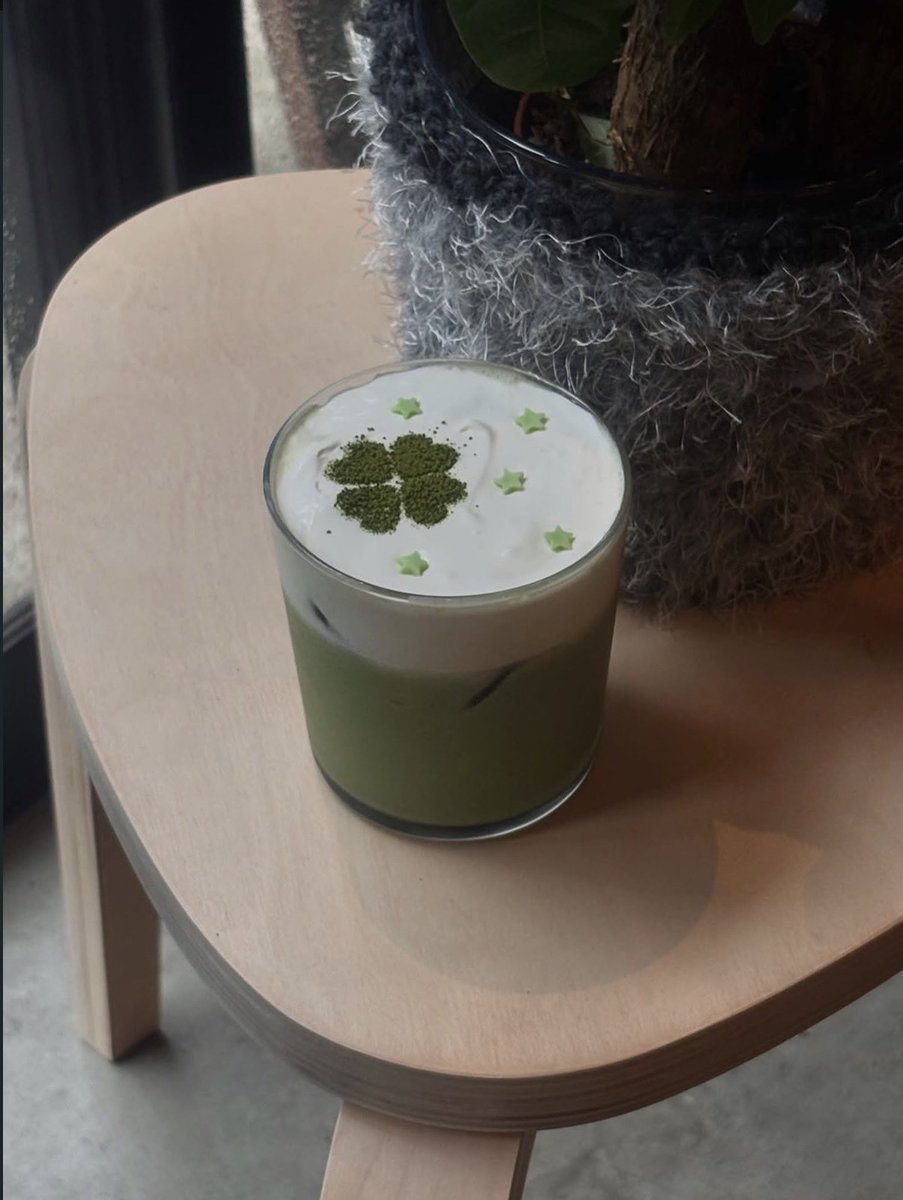 mylo_magazine's tweet photo. 人気の星カフェから新作出てた⭐️ https://t.co/Ax4iruOdcn