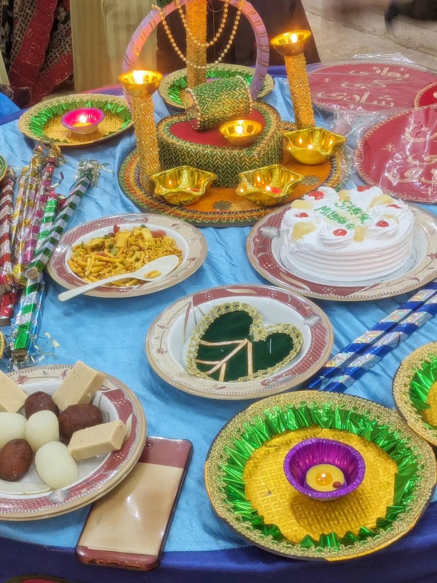 RaulSeiter1d's tweet photo. Mehndi vibes that make every moment feel magical. https://t.co/x0dkh2i0tK