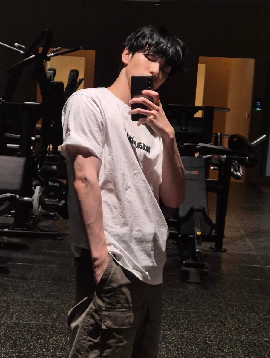Mvclarren's tweet photo. 헬스장 루틴…! https://t.co/VLqTyLQap3