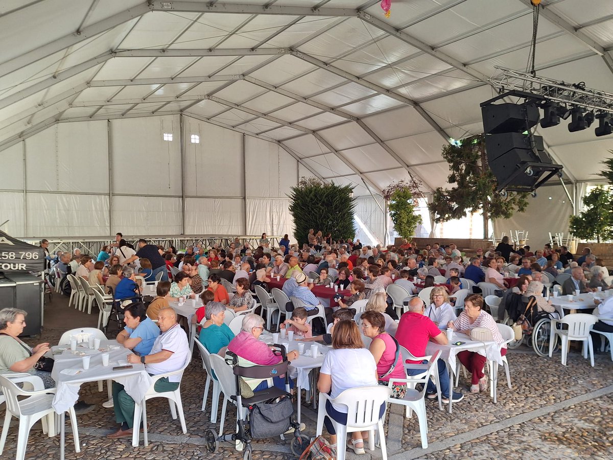 AytoConsuegra's tweet photo. 📣 El pasado Jueves 24 de septiembre, un año más, y con motivo de las Fiestas Patronales en honor al Stmo. Cristo de la Vera Cruz de Consuegra, la jornada festiva fue dedicada a los que mas lo merecen, nuestros mayores.👵🏻👴🏻...👉https://t.co/t7dXc5DSfo https://t.co/FIj2veR33a