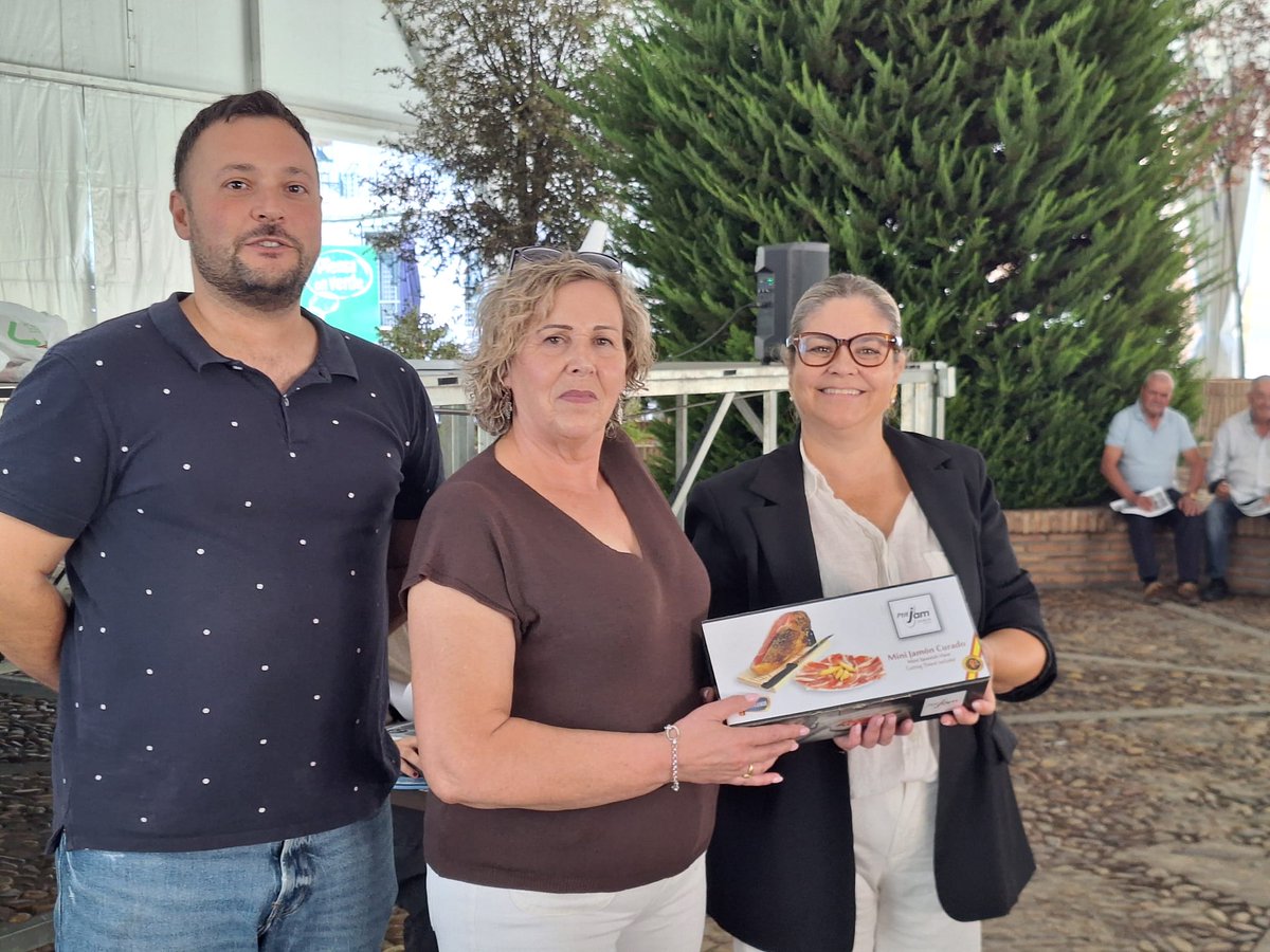 AytoConsuegra's tweet photo. 📣 El pasado Jueves 24 de septiembre, un año más, y con motivo de las Fiestas Patronales en honor al Stmo. Cristo de la Vera Cruz de Consuegra, la jornada festiva fue dedicada a los que mas lo merecen, nuestros mayores.👵🏻👴🏻...👉https://t.co/t7dXc5DSfo https://t.co/FIj2veR33a