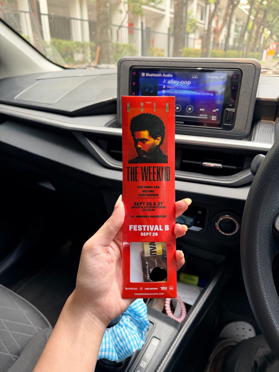 jerdalline's tweet photo. harapan gw besok adalah… menjadi abel’s out of time girl. doain yac 🧿🧿🤧🫯 #AHDH #TheWeekndJakarta fahhhhh https://t.co/7OUlqTJ7qw