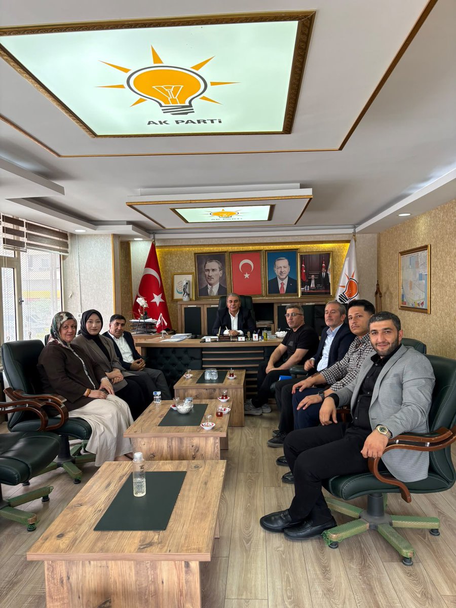 davutyildiz21's tweet photo. #Teşkilat Buluşmaları Programında Bugün;
📍Bismil’deyiz.
İl Bilgi İşlem Uzmanımız Cengiz Babayiğit,İl Teşkilat Başkan Yardımcılarımız Osman Merdanoğlu,Rojda Türkeş ile;
#Bismil İlçe Başkanımız Sayın Muzaffer Cengiz Özaydın ve 3 kademe teşkilat başkanlarımızla bir araya geldik. https://t.co/LY37pUJ9XJ