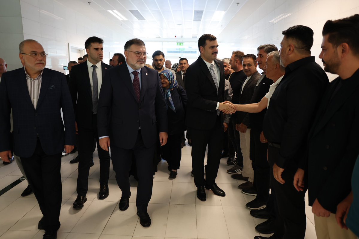 Bilalsaygili's tweet photo. Genel Sekreterimiz ve İzmir Milletvekilimiz Sn. Eyyüp Kadir İnan’ı, İzmir’imizde gerçekleştireceği programlar öncesinde teşkilatımızla birlikte Adnan Menderes Havalimanı’nda karşıladık. https://t.co/L9poBd1iOg