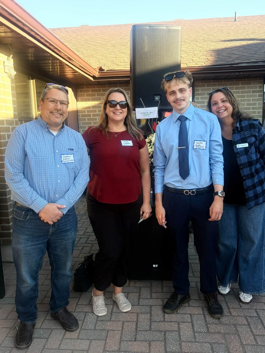 Matthew_Laker's tweet photo. Great to able to support the North Bay chamber of commerce , congratulations to winners of hockey tickets.
#northbayontario #battalion #groupbenefits #lifeinsurance . https://t.co/1158oWKHZq
