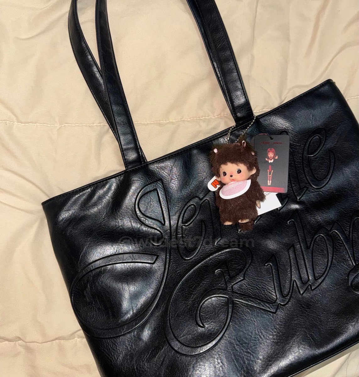 wildest7dream's tweet photo. wts / พร้อมส่ง ♥

- กระเป๋าหนัง PU Jennie x Miniso (ใช้ไป1ครั้ง ป้ายครบ) 750 รวมส่ง 

สนใจสอบถามขอดูเพิ่มเติมทาง dm 🙇🏻‍♀️

#ตลาดนัดJENNIE #ตลาดนัดblackpink 
#ตลาดนัดเจนนี่ #ตลาดนัดบพ https://t.co/Pbghj2f4n7