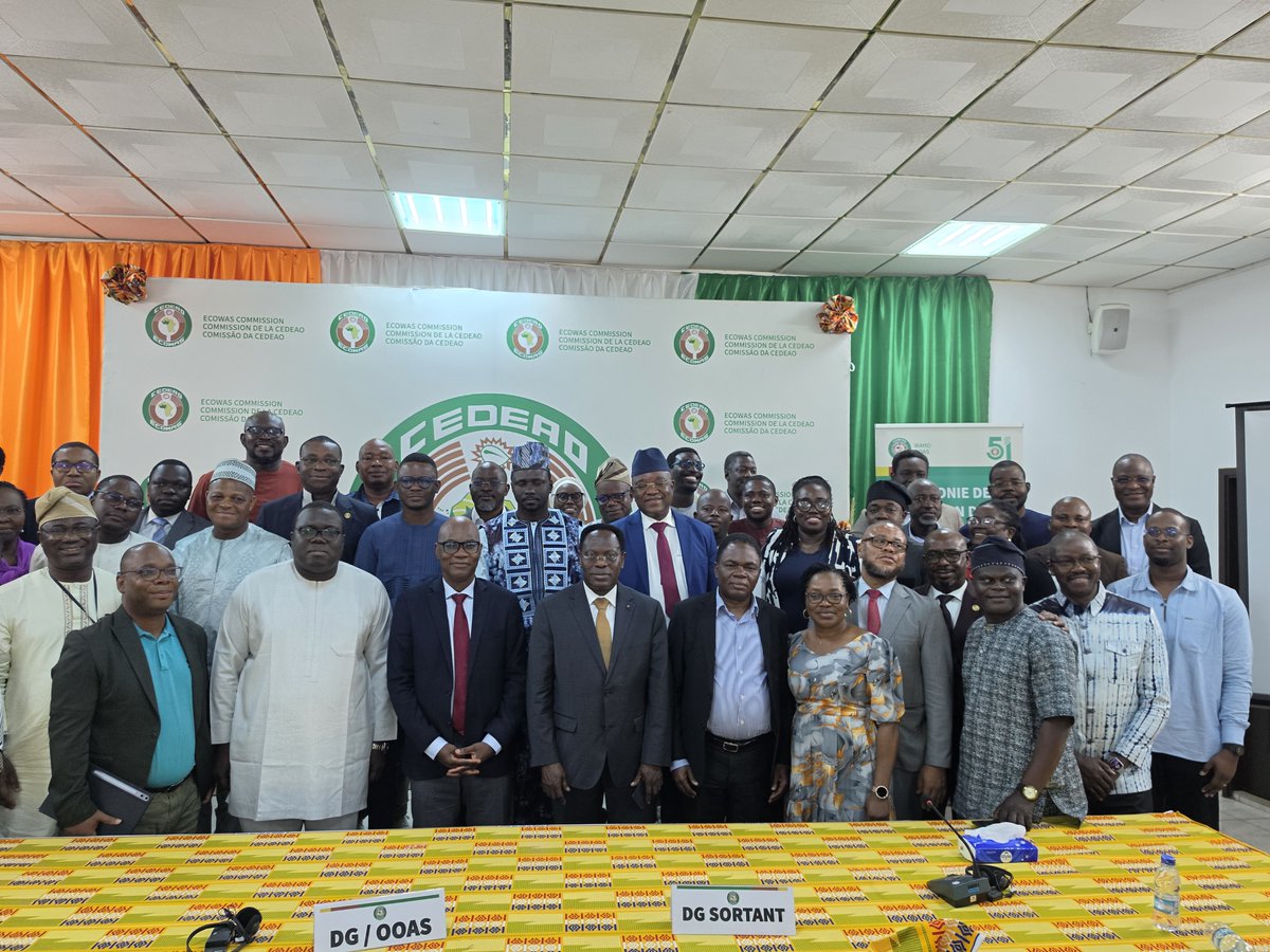 DG_OOASWAHO's tweet photo. @OOASWAHO  welcomes its new Director General, Professor Palokinam T. PITCHE, in Abidjan and pays tribute to outgoing Director General Dr Melchior Athanase J. C. AÏSSI, following four years of service at the helm of the Organisation.

The ceremony marked a moment of institutional continuity and the beginning of a new chapter in WAHO’s mission to advance the health and well-being of people across the @ecowas_cedeao  region.

🔗 Read the full article: https://t.co/qhJAnixRk7

#WAHO #ECOWAS #WestAfrica #Health