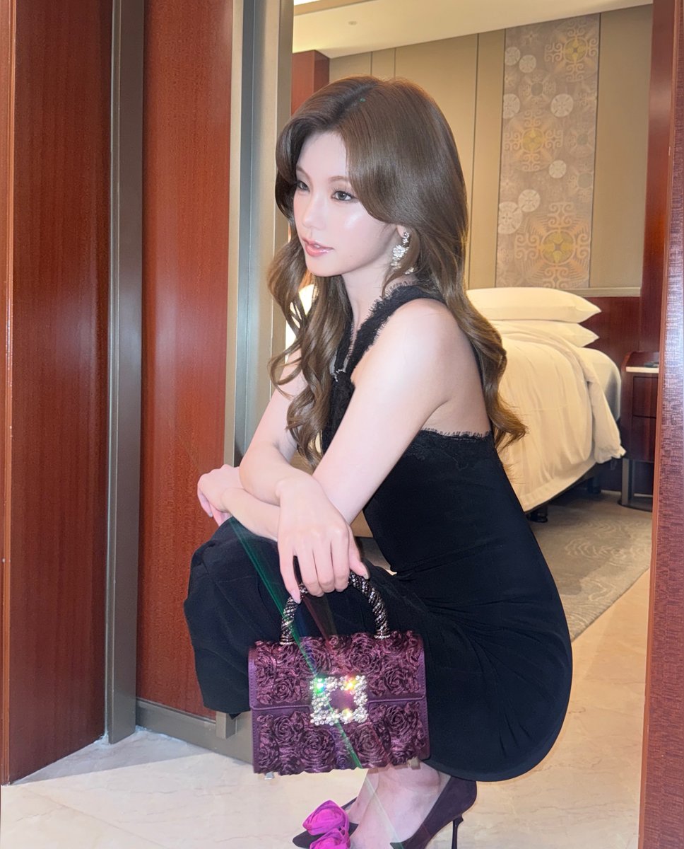 YJF1LES's tweet photo. yezyizhere instagram update https://t.co/PEGV5zN3JG