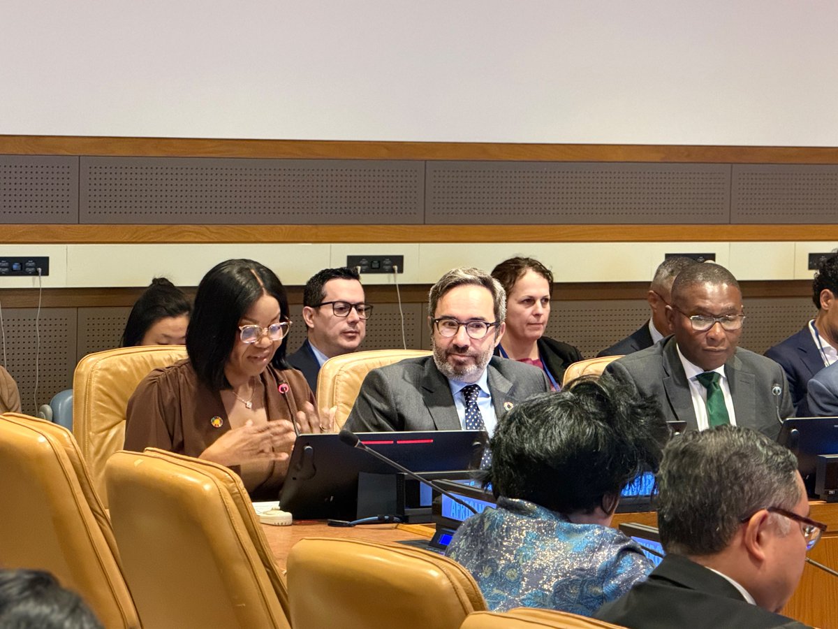 DamilolaSDG7's tweet photo. Excited about the Global Grids Accelerator unveiled by @UN Secretary-General @antonioguterres this week.

@UNDP @UNOPS &amp; @SEforALLorg will convene the Accelerator working with @UNESCAP @ECA_OFFICIAL @UNIDO @UNCTAD @globalcompact &amp; other UN agencies.

https://t.co/XUrfgh9NZ7 https://t.co/tldLTuR2Bc