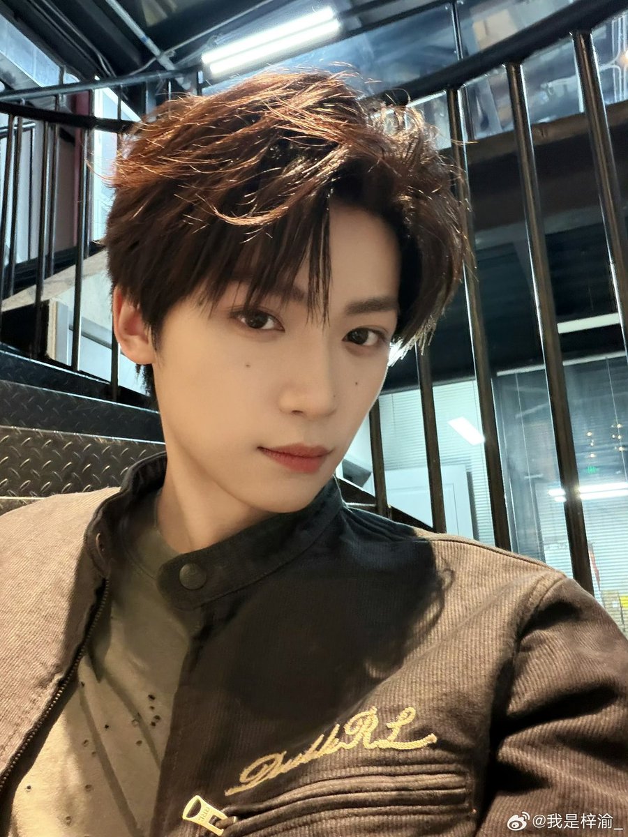 ZIYUKOREA's tweet photo. 260925 즈위 웨이보 업로드 

즐거운 중추절 보내고 있나요 ✌️ 요즘 어떻게 지내�� 있나요? 행복하신가요? 맛있는 월병🥮도 드셨나요? 스스로를 잘 챙기고 있나요? 제 생각 했어요?

원본 게시물 🔗 https://t.co/2UUY1HpZw2

#즈위 #ziyu #梓渝 https://t.co/pE4gvTrmU5