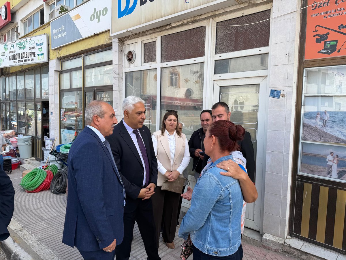 BarisOzerol's tweet photo. 📍Edirne

Enez çarşısı ve pazarında esnafımızla ve hemşehrilerimizle bir araya geldik.

AK Parti Enez İlçe Başkanımız Ali Mercanoğlu ile birlikte esnafımızın taleplerini, beklentilerini ve gündeme ilişkin değerlendirmelerini dinledik, Cumhurbaşkanımız Sayın Recep Tayyip Erdoğan’ın selamlarını ilettik.

Her zaman olduğu gibi vatandaşımızın yanında, sahada olmaya devam edeceğiz.

#TürkiyeYüzyılıBuluşmaları
