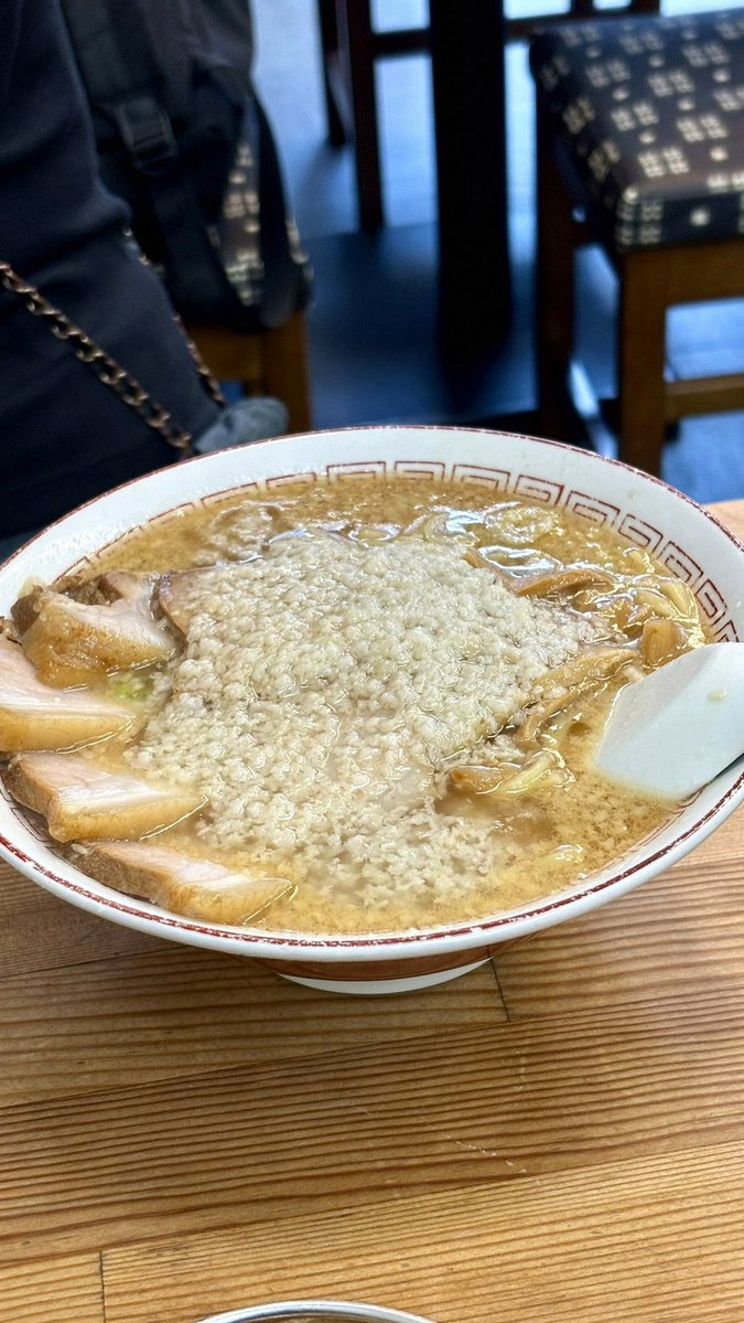 NdesignCamer's tweet photo. いっちえんだ～まのぉ～♪
たぁ～びぃ～がぁ～らすぅ～♪
って、何てタイトルなん？って思って調べたら
『一円玉の旅がらす』でした😗
歌ってみたいんだけどカラオケにあるんやろか？🤔 https://t.co/A8QVv6mJ82