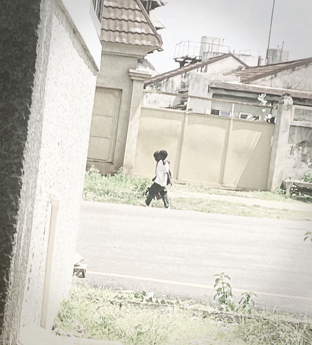 KDTopTen's tweet photo. From the position Im seated everyday I see a lot that come to pass and one of them is this two kids from Government primary school, you will always find them holding each other close and taking their steps at the same time while engaged in a serious discussion.

Now this sort of friendship formed at this point is one of the best you can ever have.