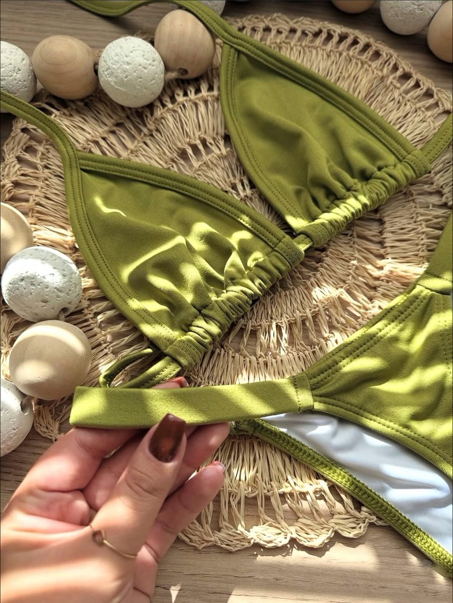 SummerSobe6guy's tweet photo. Kini, Anitta em verde-musgo e verde-oliva: simplesmente perfeita. Gostou? Siga nosso Instagram e fique por dentro das novidades! https://t.co/l8bTfq8cRF