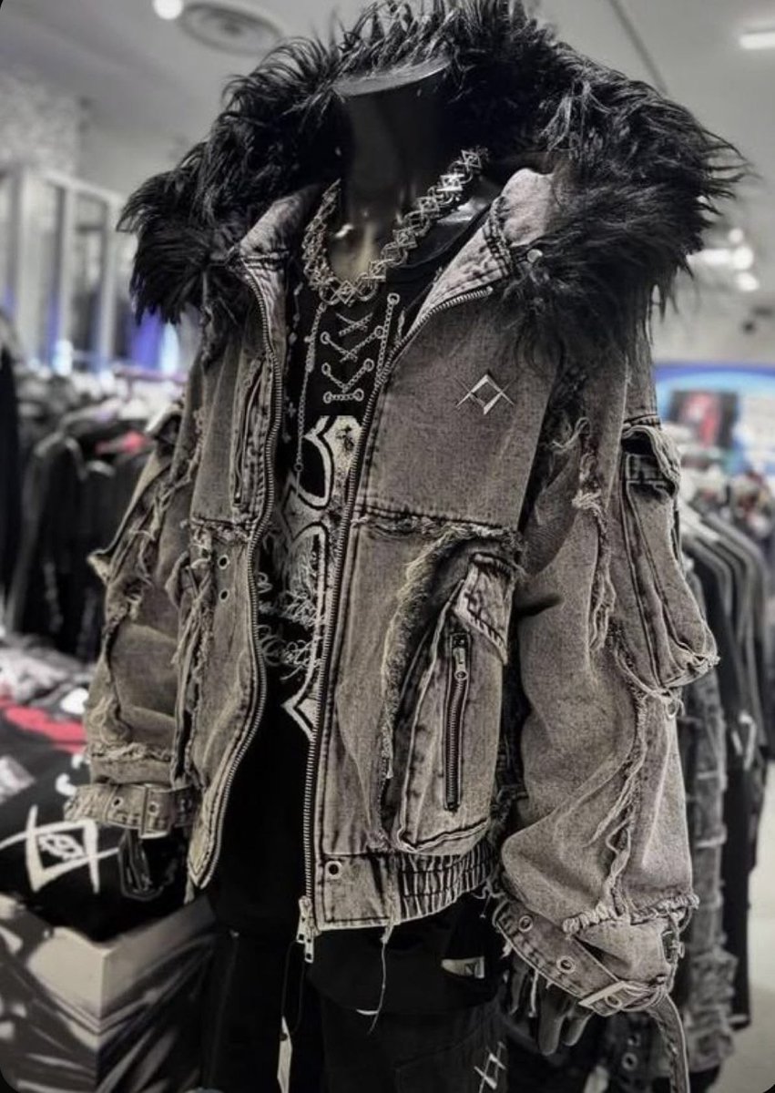 gothicornate_'s tweet photo. dark, rugged, and unapologetically gothic https://t.co/QZnKuSQCnZ