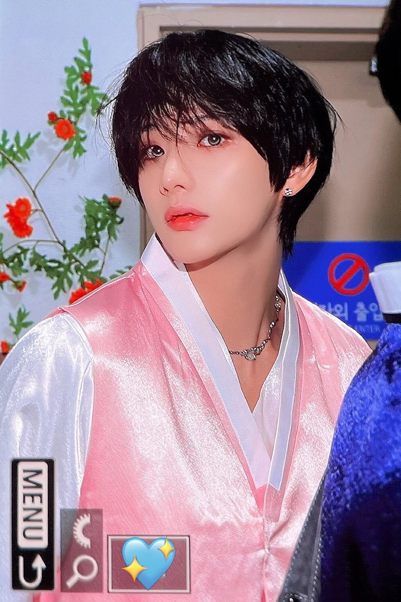 ssingyomi's tweet photo. Sing in hanbok                     Sing in hanfu*

*)cmiiw

#소디엑 #XODIAC #씽 #SING #麥駿昇 https://t.co/4GdkUGVA6I