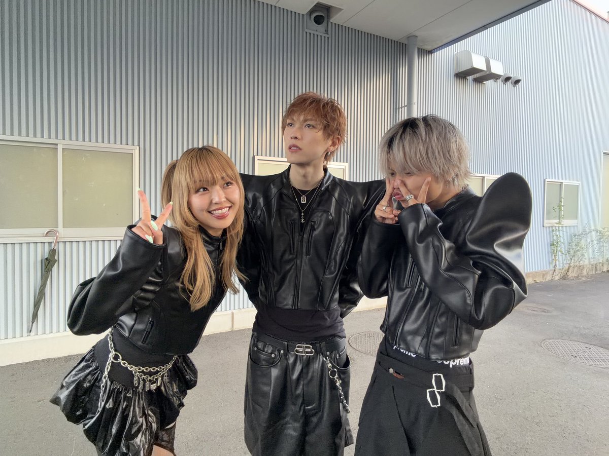 kameeeen666's tweet photo. 「 #エンタパークフェス2026 」
ありがとうございました👽🩶💛🩷✨

部員みんな、そして今日初めての方も
応援をありがとうございました‼️

屋外の会場でしたがパフォーマンスをみていただきとても嬉しかったです🔥
少しでも多くの方に「イソメン倶楽部」が届いていますように…🪐

久しぶりにこの衣装✨
https://t.co/NRw1yP2Wms

⋆┈┈┈┈┈┈┈┈┈┈┈┈┈┈┈⋆

12/26(土) YES THEATERにて
「イソメン倶楽部 ライ部 -RESTART-」開催🔥

2026年最後のワンマンライブ‼️‼️
YES THEATERで一緒に最高の時間を過ごしましょう👽🩶💛🩷🧡🖤

🎫 https://t.co/tCZhUZp20m

#イソメン倶楽部