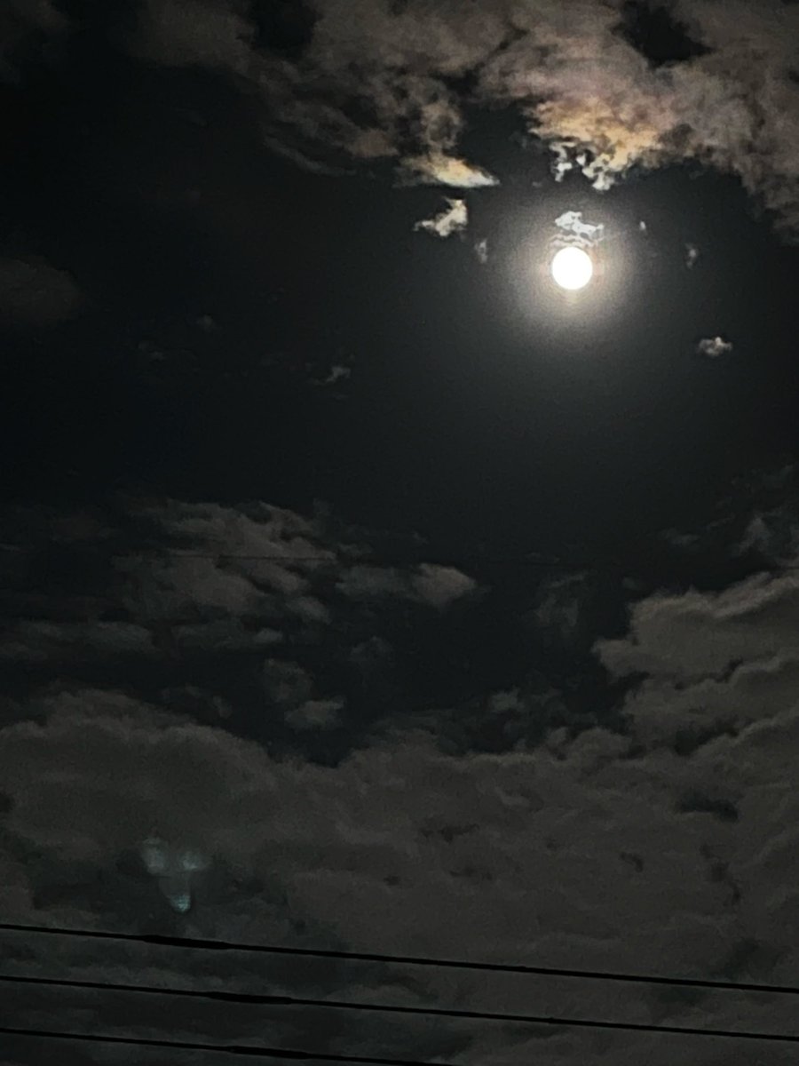 1964_autumn's tweet photo. 時折り雲に覆われるも。
今年も夫婦で🎑中秋の名月を

昨年の妻のガン手術
今年は不安だったけど。
なんとか無事に迎えた十五夜の宵

#イマソラ
#十五夜
#中秋の名月 https://t.co/saHgB4diVM