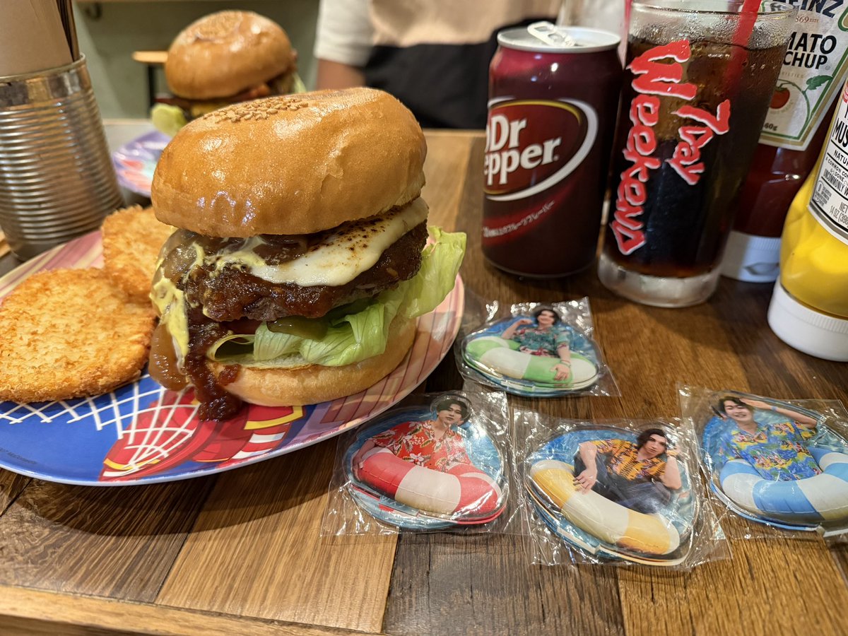 tenjyumar's tweet photo. ニシコリ、BBQスモチバーガーハラペーニョトッピングだよ。
最高

 #7DayWeekend
 #ニシコリ https://t.co/2WP4BLAGwh