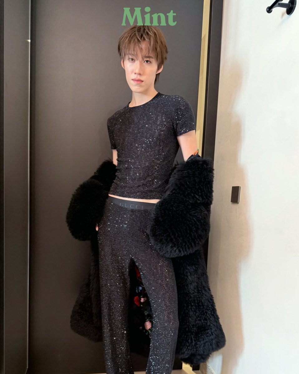 mintmag_th's tweet photo. ลุคนี้ผมเดรส! #MintReports เสิร์ฟโททัลลุคของ ‘พีพี’ Gucci Ambassador จาก Gucci Primavera และ Gucci Core พร้อมเตรียมชมโชว์คอลเล็กชั่น Spring/Summer 2027 ณ เมืองมิลาน ประเทศอิตาลี 💚

#GUCCISS27xPPKRIT
#PPKritt 
#Gucci 
#GucciTheStoreShow
#MintMagTH https://t.co/R6AMDghnwJ