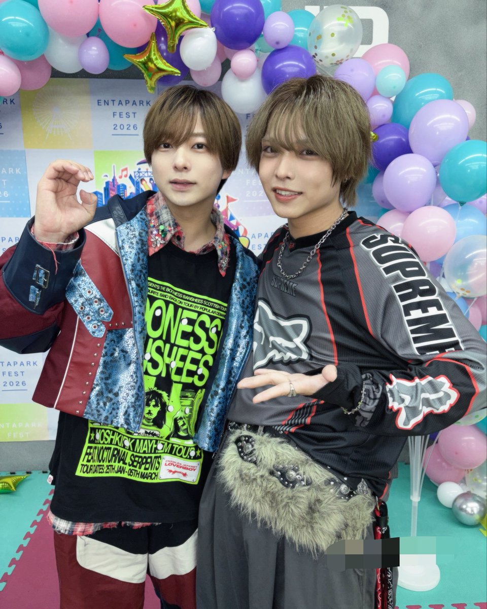 7min_yu's tweet photo. エンタパークフェスに出演させていただきましまー！！
来てくれた方本当にありがとうございます！
グリファージュの皆さんすごく優しくて面白い方ばかりでした！！何とお写真も撮っていただき幸せ😃です！
次会う機会はもう周年ツアーですね！初日楽しみに待ってます😊👍

https://t.co/DAyHjiUNaR https://t.co/ewTuZ4yOLP