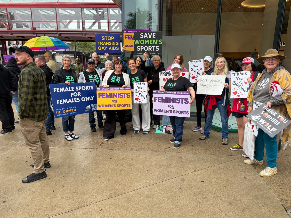 KDansky's tweet photo. What a great picture! 

Outside the Indiana Fever game against Minneapolis, to support Sophie Cunningham. 

@DIAGdemocrats @WDI_USA @WomensLibFront @xx_xyathletics @JenniferSey @KnownHeretic 

Thank you @sophaller! 

I don't know who deserves credit for the photo, but TY! https://t.co/iTbv4ye1xO
