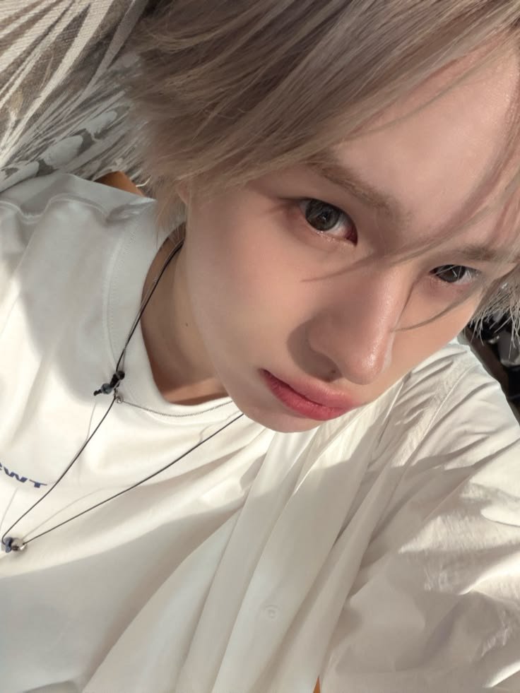 hanvjihoon's tweet photo. 𐙚 ../  sun   kissed   skin,   and   a   <pocket   full>   of   happy   memories   waiting   to   happen.   you   bring   out   the   brightest   version   of   me,   my   favorite   boy.  🏹💖 https://t.co/2aCXp21vHw