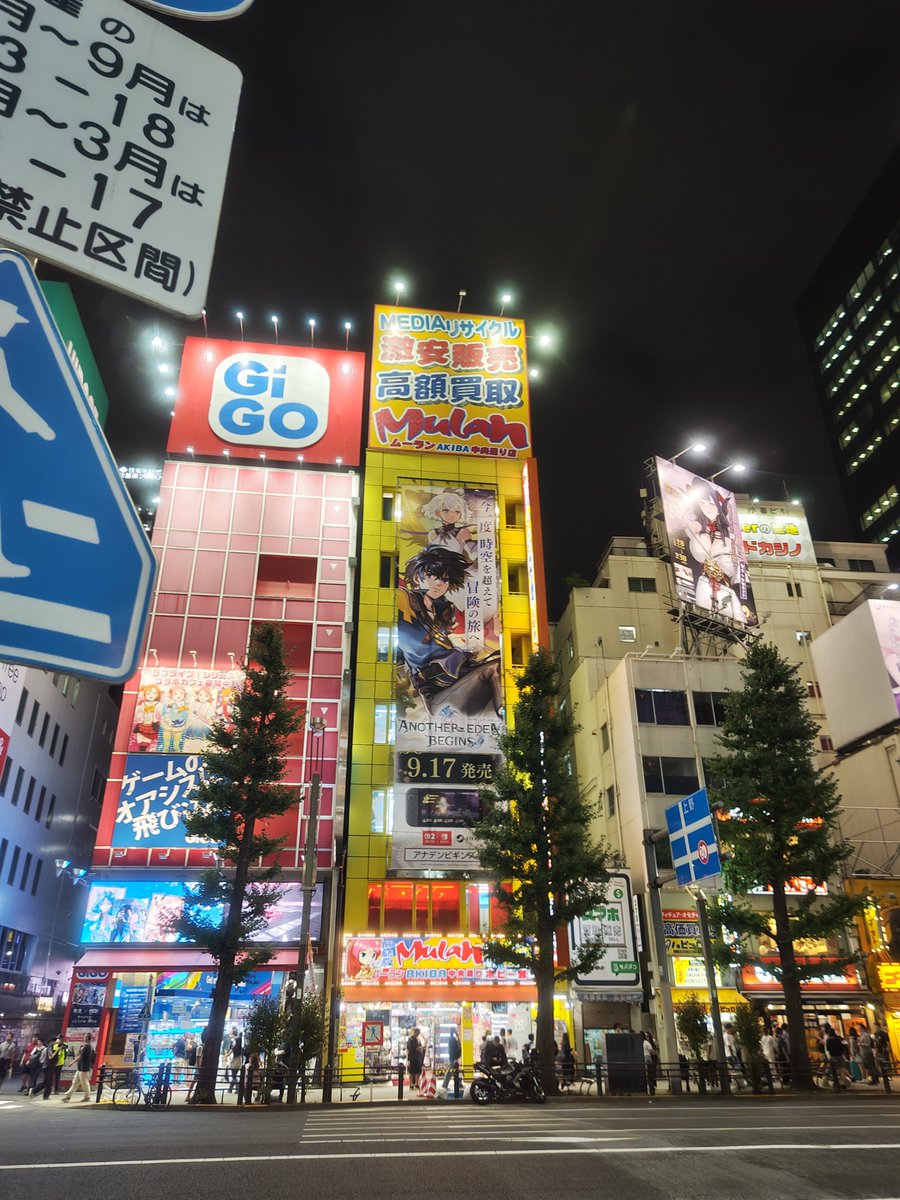 8strXrts8's tweet photo. アキバなう〜
２回でヴァルヲ君ゲット！

なんか、知らない無地のマグタンブラーが、売場の隅にあった🙃
…おなかすいた https://t.co/TEDPAioYOR