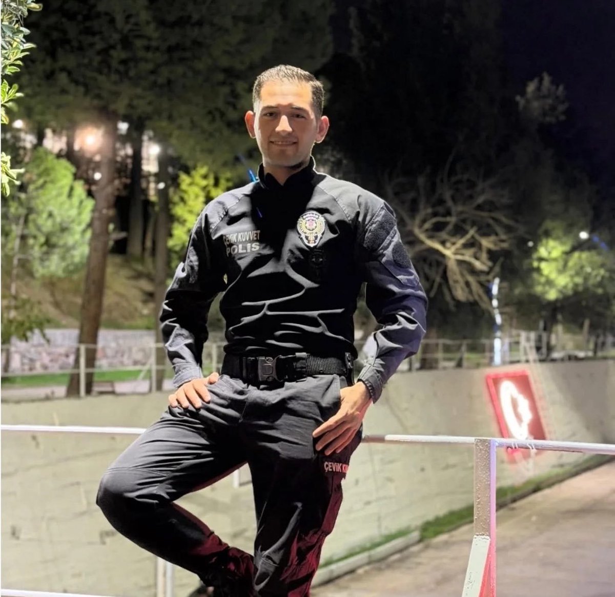 AsilTrk32's tweet photo. Ankara Emniyet Müdürlüğü Çevik Kuvvet Şube Müdürlüğü Kadrosunda Görevli 556*** Sicil Sayılı Polis Memuru ibrahim İsa KILINÇ!!!!!!!!!
Ruhu Şad Orunu Uçmağ Kurganı Işıkla Dolsun. #PolislerSandığıBekliyor https://t.co/hvCrC1lzse