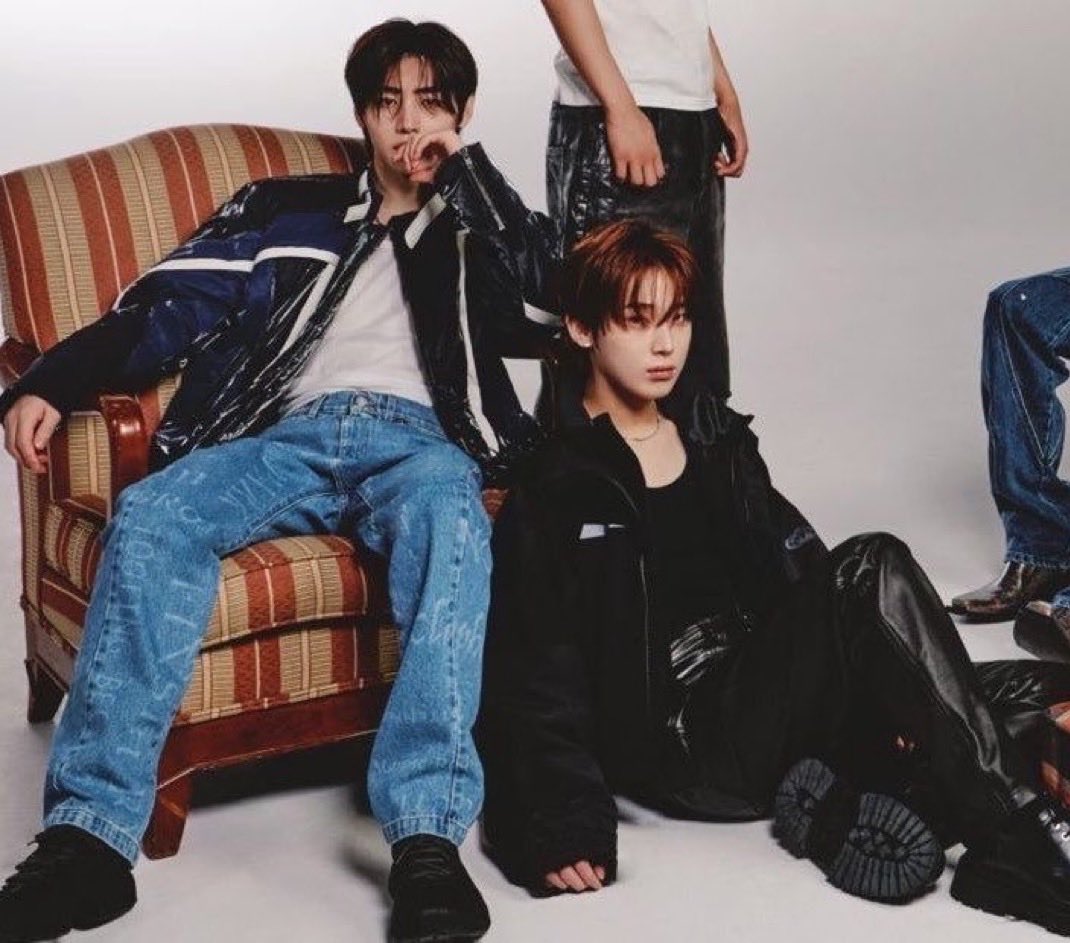 sunoobbe2's tweet photo. Prayer circle:

                      🕯    🕯
           🕯                        🕯
                    Sunsun
        🕯️      Magazine      🕯️
                     Cover.
           🕯️                         🕯️
                     🕯️        🕯️ https://t.co/zpqjGiv1YP