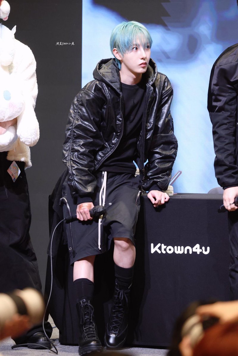Iavieurose's tweet photo. we still talk about you mintjun https://t.co/zLa4Temqzk