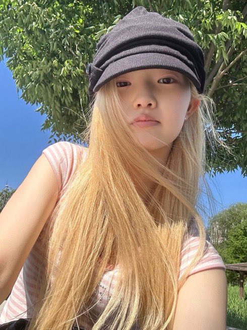 SEOHEEFRANCE's tweet photo. 📸 :: WVRS

#SEOHEE sur l’application !

#서희 #TUIDE #튜이드 https://t.co/jF2FvOOB8P