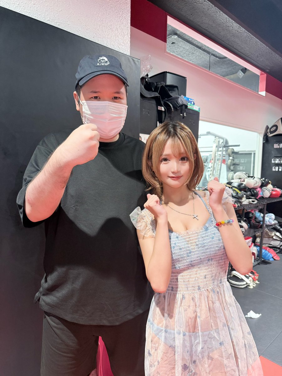 sera_0209's tweet photo. コレコレさんのメンシプ配信お邪魔しました！＾＠＾🥊

選手の皆さんも配信をご覧の皆さんもお疲れ様でした！ゆっくり休んでください~！
急遽参加できて楽しかったです！
なんでもするんでまた呼んでください！

ps.コレコレさん前よりめちゃくちゃ痩せててびっくりした

#コレコレ https://t.co/ETYDL0K3gK