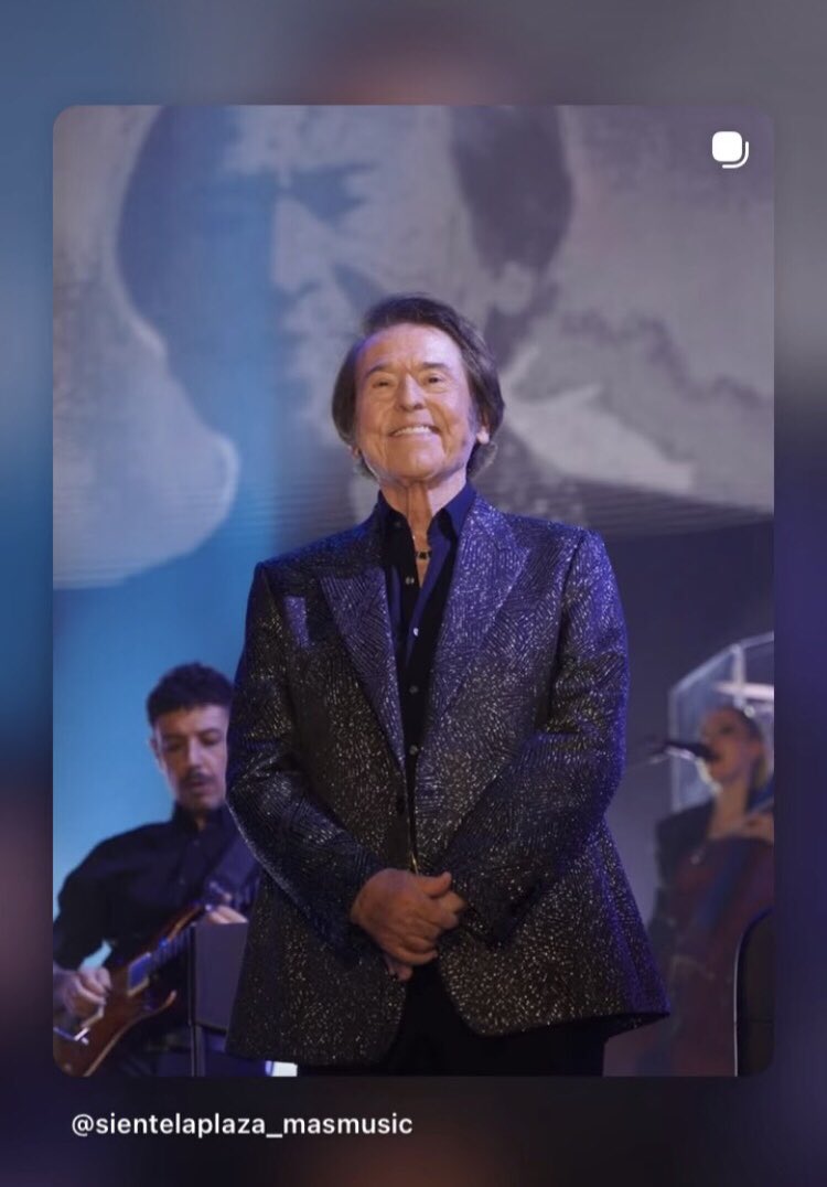 MAngelesGonzal1's tweet photo. #Raphael el amo de escenario, el es la VOZ #FelizDiaRaphaelista https://t.co/Rixdvp3Yn9