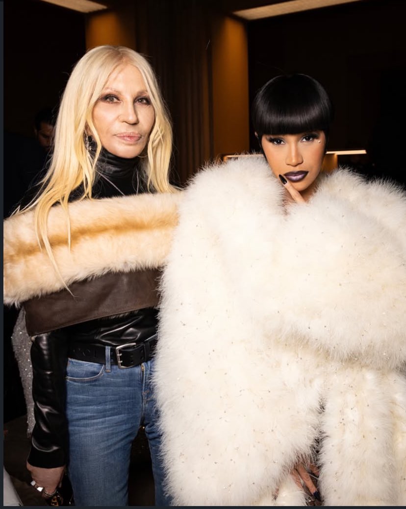 DefNotThatKhai's tweet photo. Donatella loves her some Cardi https://t.co/KWYZUtFWob