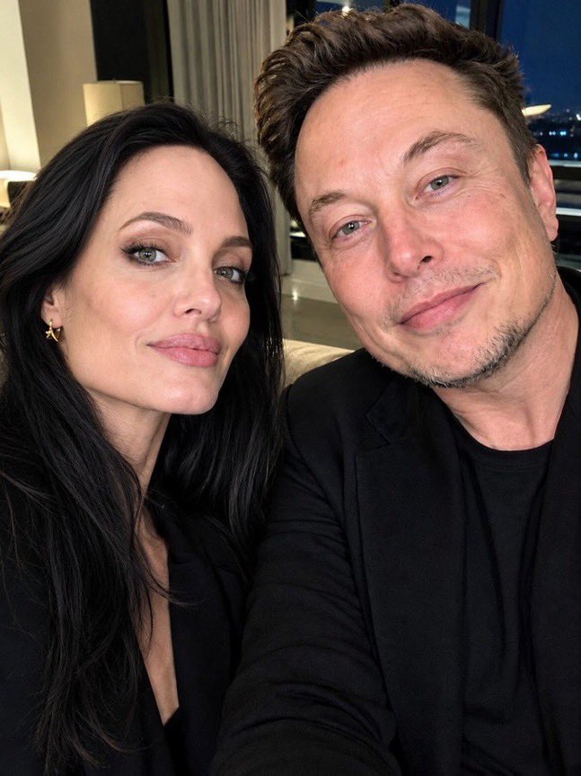 AngelinaJogxee's tweet photo. Best picture of the year ✌️❤️🇺🇲 https://t.co/EzhaydYtAh