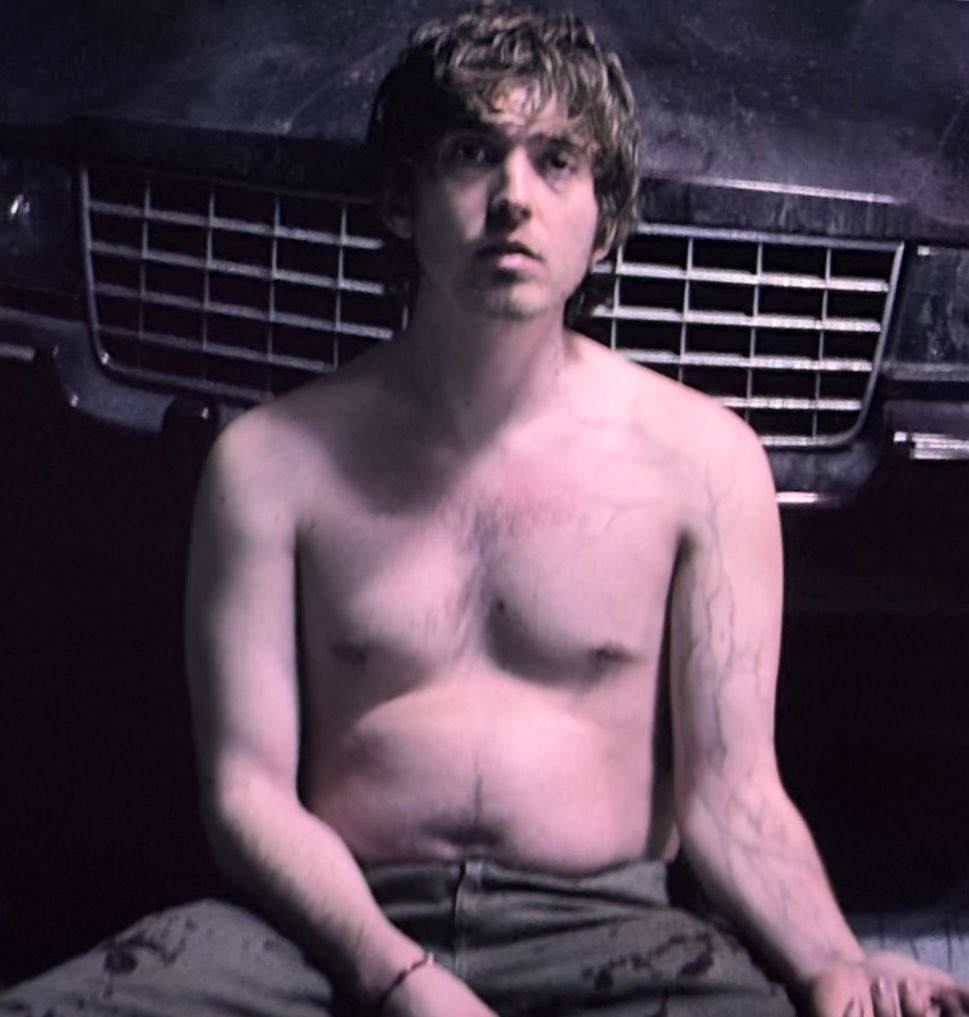 munson_moon_666's tweet photo. soft stomachs that roll over the waistband > washboard abs https://t.co/p9QQUwSCfH
