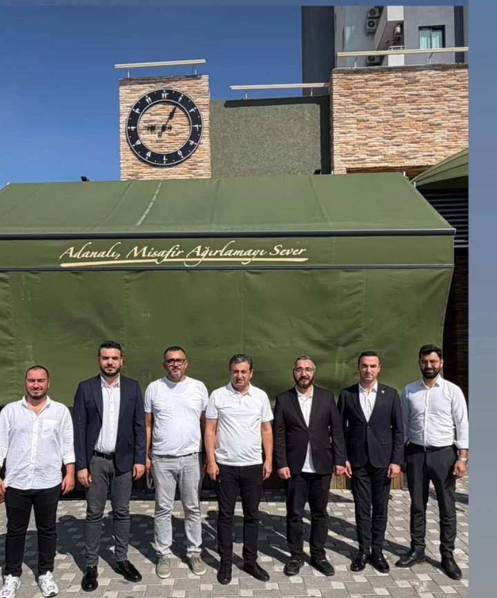 evren_ibo0101's tweet photo. @ankara_kusu Kuş senin bulut Adana'daki sosyal medya haber sitelerin sahiplerini toplamış yine bir şeyler çeviriyor 🤔🤔bu ekip zeydan karalara yakın kişiler aklıma gelmedi değil acaba büyükşehir belediye başkanlıga adaymı olacak https://t.co/mugXUNo9FI