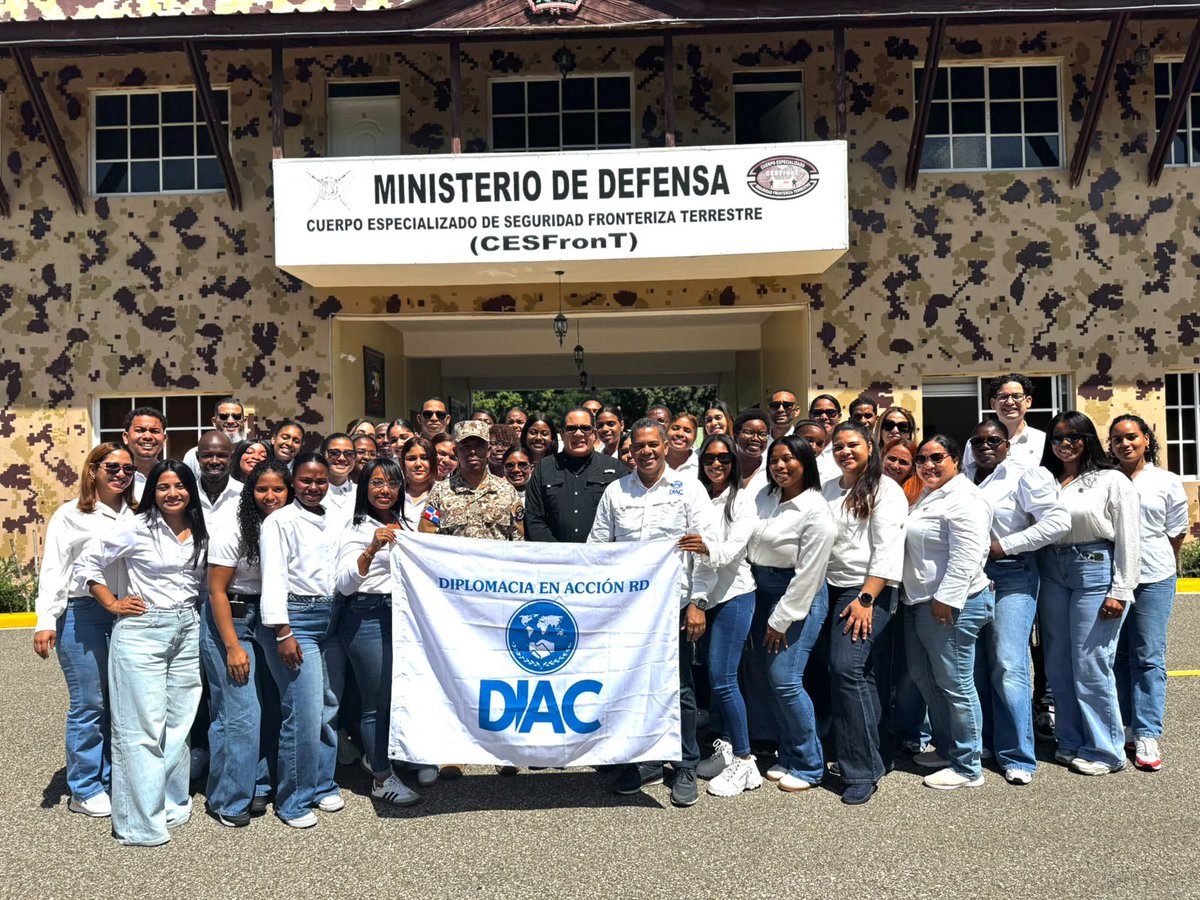 DIAC_RD's tweet photo. RECORRIDO HISTÓRICO POR LA FRONTERA con estudiantes de Relaciones Internacionales y Diplomacia de diversas universidades, integrantes de la organización DIPLOMACIA EN ACCIÓN RD (DIAC-RD). @DIAC_RD @ElicFernandez @MarcosDominiciB # DiplomaciaProactica #DiacRD https://t.co/QK8os7aoHG