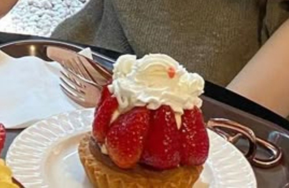 Jliwonpark's tweet photo. @wonyoungjzang Noted then I'll prioritize to try Tokyo Banana first, it's look really cute as well, i bet the taste will be amazing. I am, but since i like café hoping, I don't have any specific product but I'll choose cake with strawberry flavor if it's available there! I like strawberry. https://t.co/YwrWPokCOE