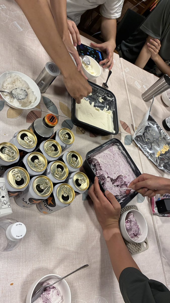 ymca_ikkyo's tweet photo. 今年のYMCA一橋寮での秋キックオフ会の様子です！

本年は幹部寮生の1人が手作りアイスを振舞ってくれました！

毎年恒例の夏課題発表会では、とある2年生の『スピリチュアルショップ体験記』が最優秀賞を受賞しました。

皆さんも良い秋冬学期のスタートを‼️ https://t.co/NTyUchrW9y