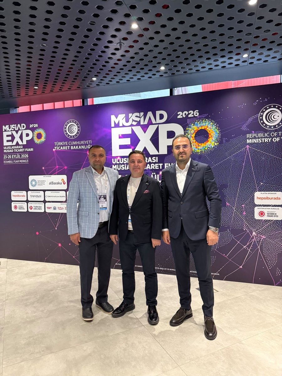 MUSIAD_Tokat's tweet photo. MÜSİAD EXPO 2026, 23–26 Eylül tarihlerinde İstanbul Fuar Merkezi’nde üreticileri, yatırımcıları ve uluslararası alım heyetlerini bir araya getiriyor. Fuar, farklı sektörlerden firmalara ürünlerini tanıtma ve yeni ticari iş birlikleri kurma imkânı sunuyor.

Türkiye’nin üretim gücünün dünya pazarlarıyla buluşmasına katkı sağlayan bu organizasyonun tüm katılımcılar için verimli geçmesini diliyoruz.

MÜSİAD Tokat Şube Başkanımız İhsan Misafir de fuarı ziyaret ederek katılımcı firmalarla bir araya geldi.

#MÜSİADTokat #MÜSİADEXPO2026