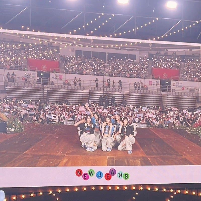 Snper22's tweet photo. According to KOPIS, NewJeans' first and only domestic fan meeting drew 6,041 attendees over two days at Handball Gymnasium, averaging roughly 3,000 per day. Their Tokyo Dome fan meeting was estimated to have generated no profit for ADOR. They have never toured or held a concert. https://t.co/DqEmRSeCiy