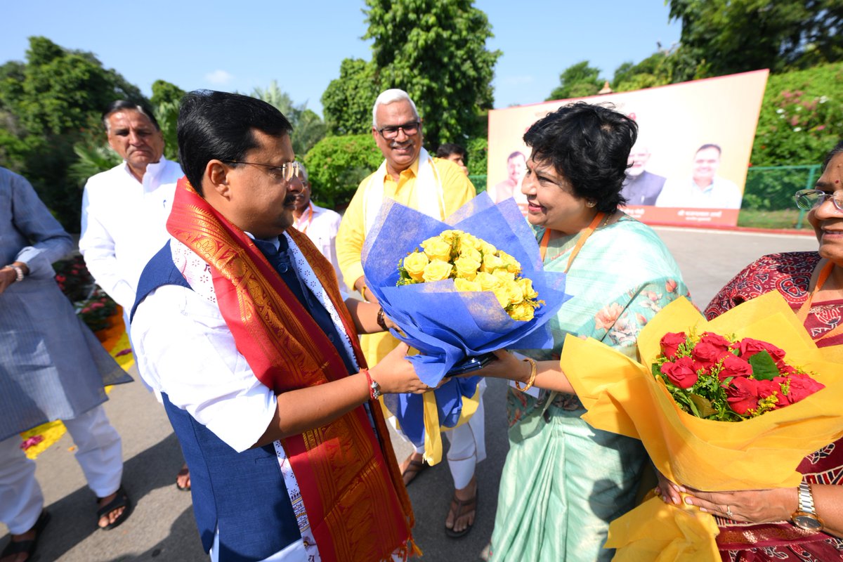 alka_gurjar's tweet photo. राजस्थान की गौरवशाली धरा पर माननीय राष्ट्रीय अध्यक्ष श्री @NitinNabin जी का आत्मीय स्वागत एवं अभिनंदन किया। @BJP4Rajasthan @BJP4India @blsanthosh @AmitShah @narendramodi @BhajanlalBjp https://t.co/XpexJtYiLD